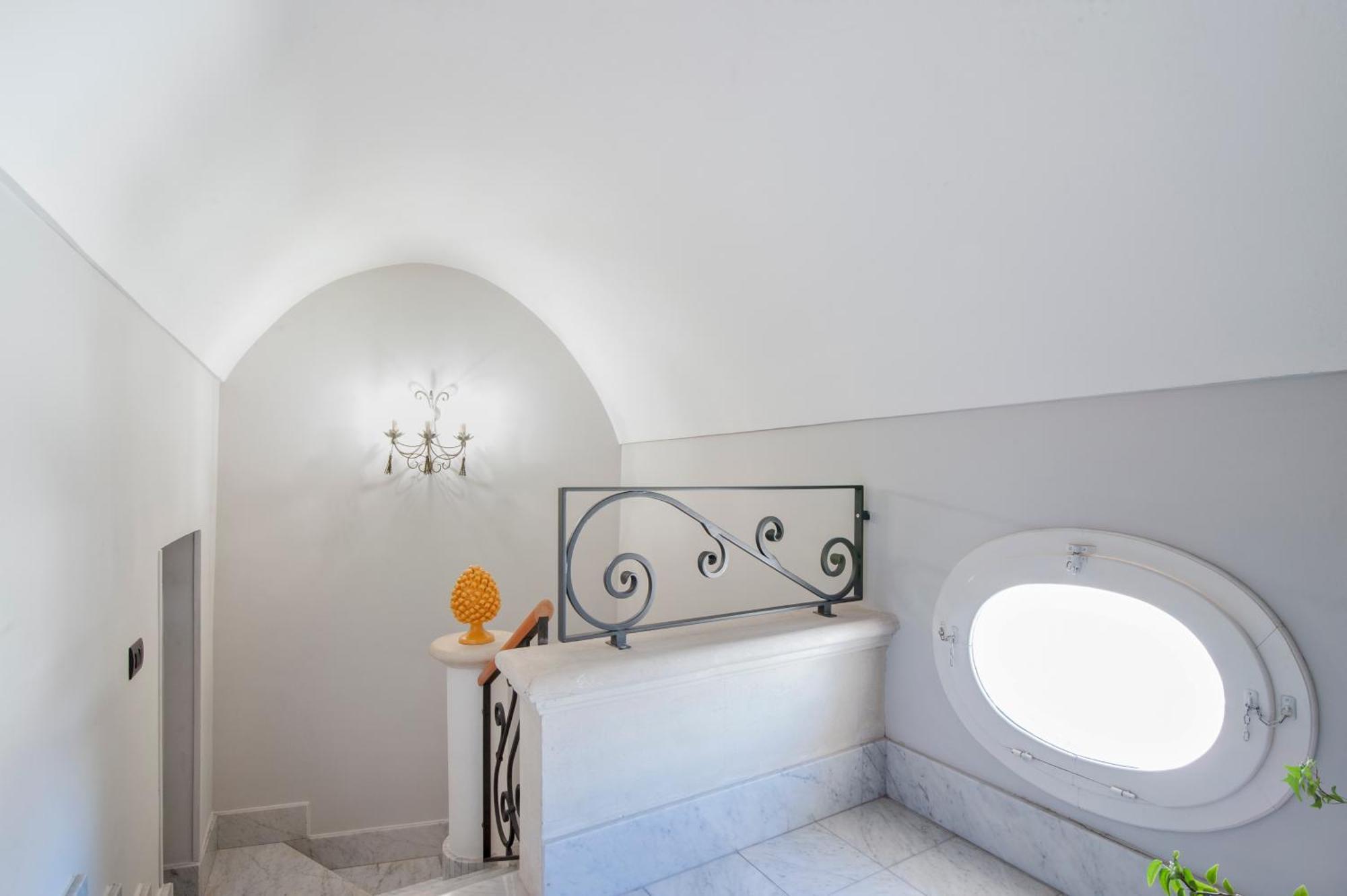 The Golden Hour, Luxury Apartment With A Panoramic View ليتشي المظهر الخارجي الصورة